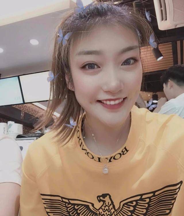 三攻一受4p嗯啊巨肉寝室打屁股