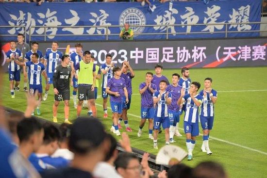 脱衣服亲嘴视频